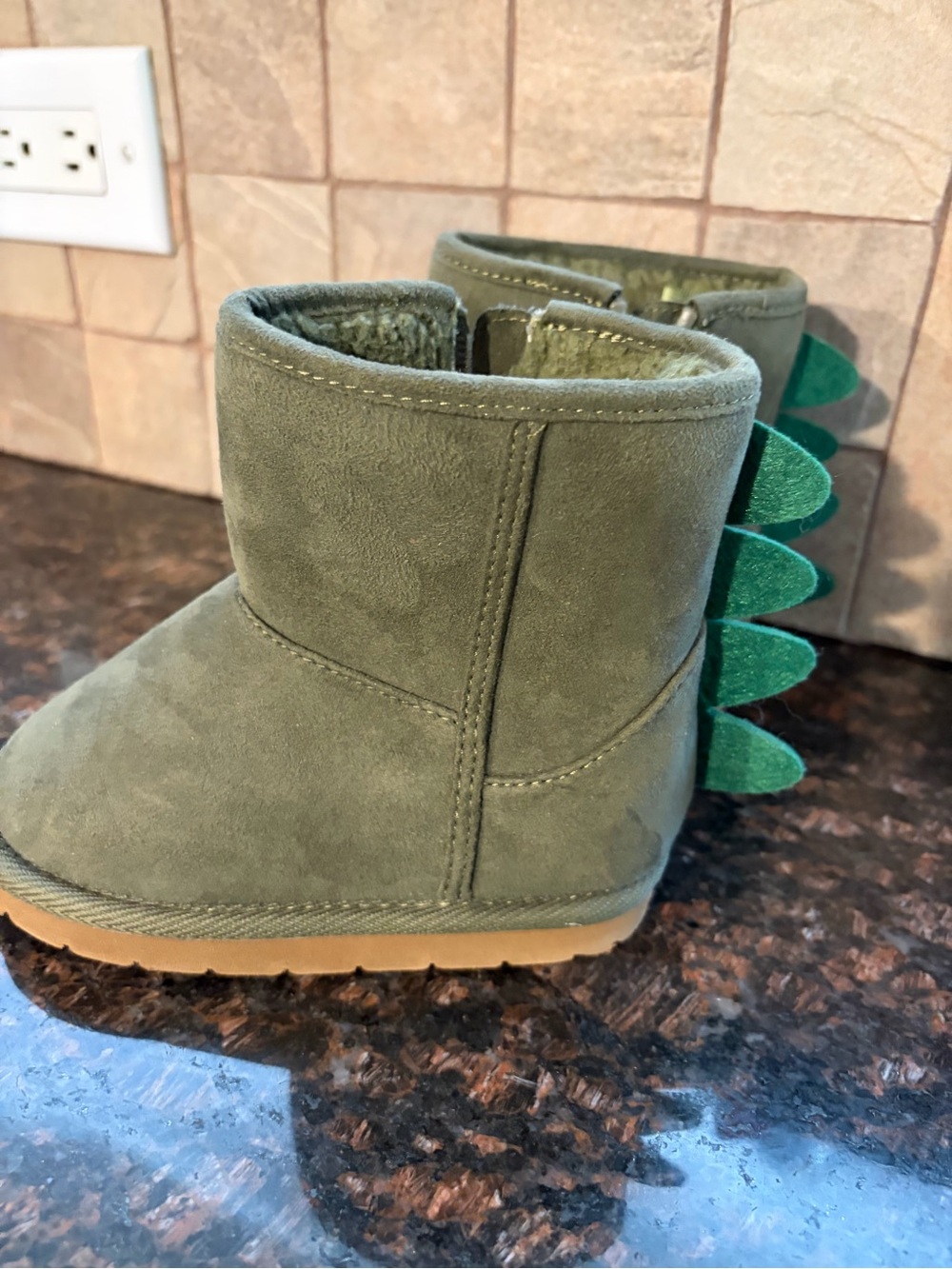 Baby GAP Olive Green Kids Dino Suede Boots with Green Spikes Size 9